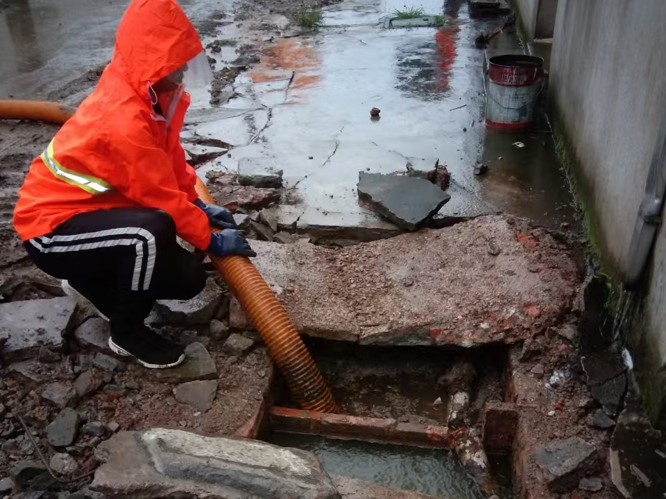 昌平专业清理污水池 炜誉市政以规范流程守护城市 “肠道”