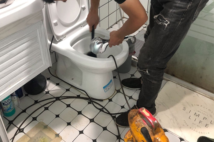 昌平马桶堵塞自己疏通还是找师傅?专业上门服务让你省时更省心